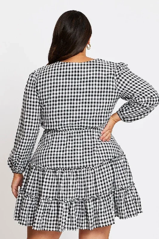 check-gingham-tiered-dress-cdd2105a-47lb-1